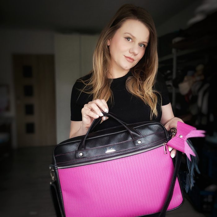 *Torba skórzana na laptopa Fuksja plecionka