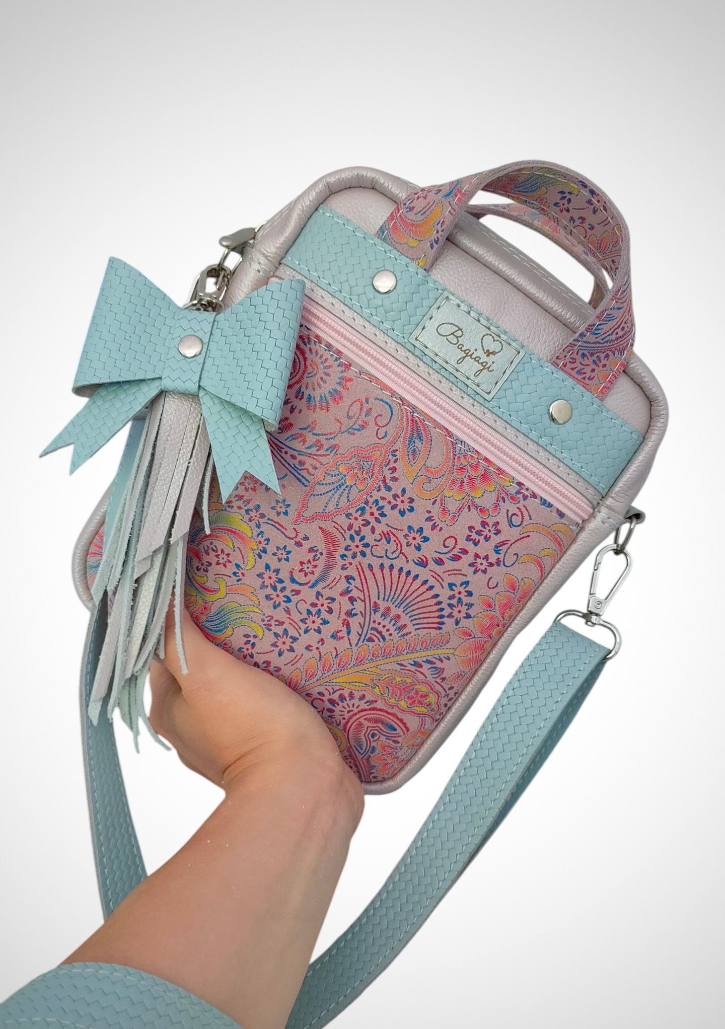 *Saszetka listonoszka skórzana Perłowy róż/błękit/Paisley