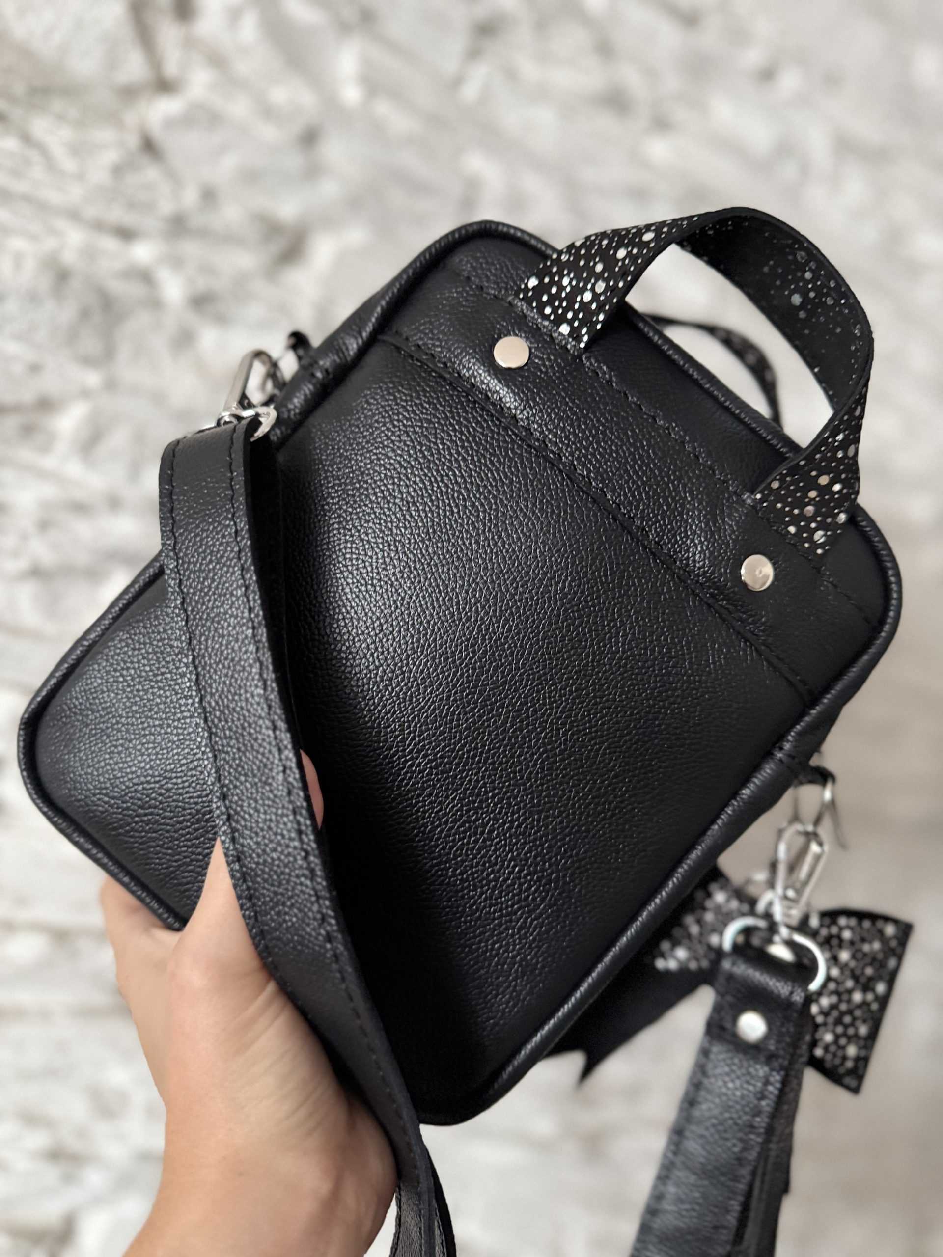 *Na zamówienie * Saszetka listonoszka skórzana srebrne groszki - obrazek 4