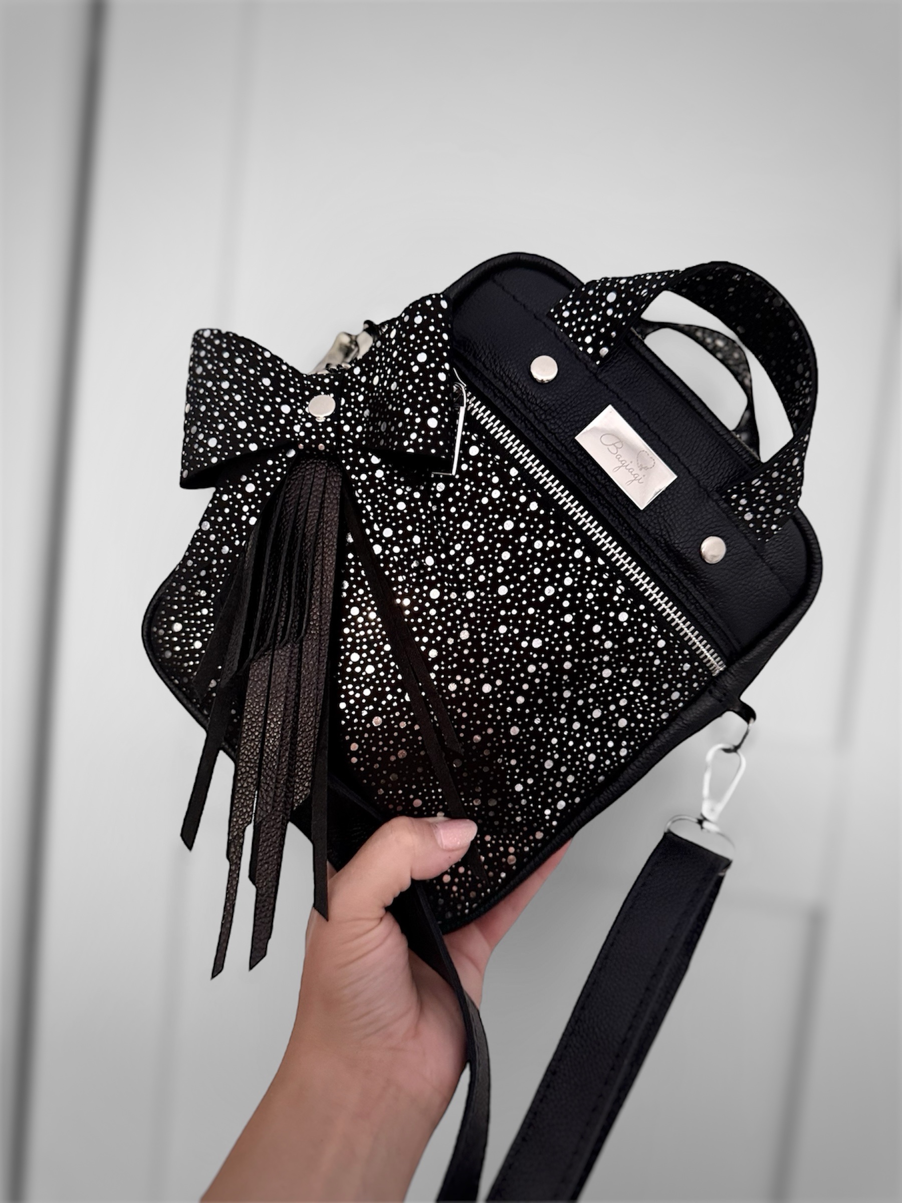 *Na zamówienie * Saszetka listonoszka skórzana srebrne groszki