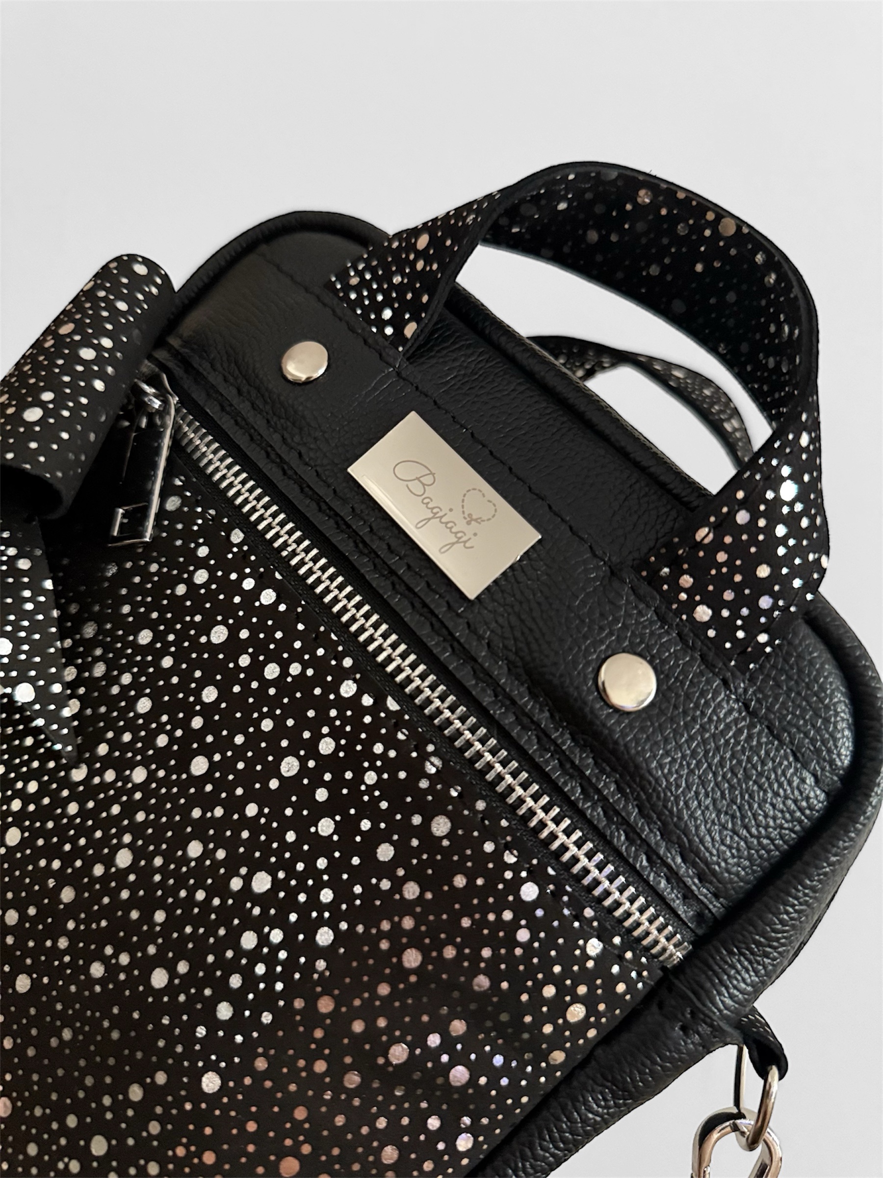 *Na zamówienie * Saszetka listonoszka skórzana srebrne groszki - obrazek 3