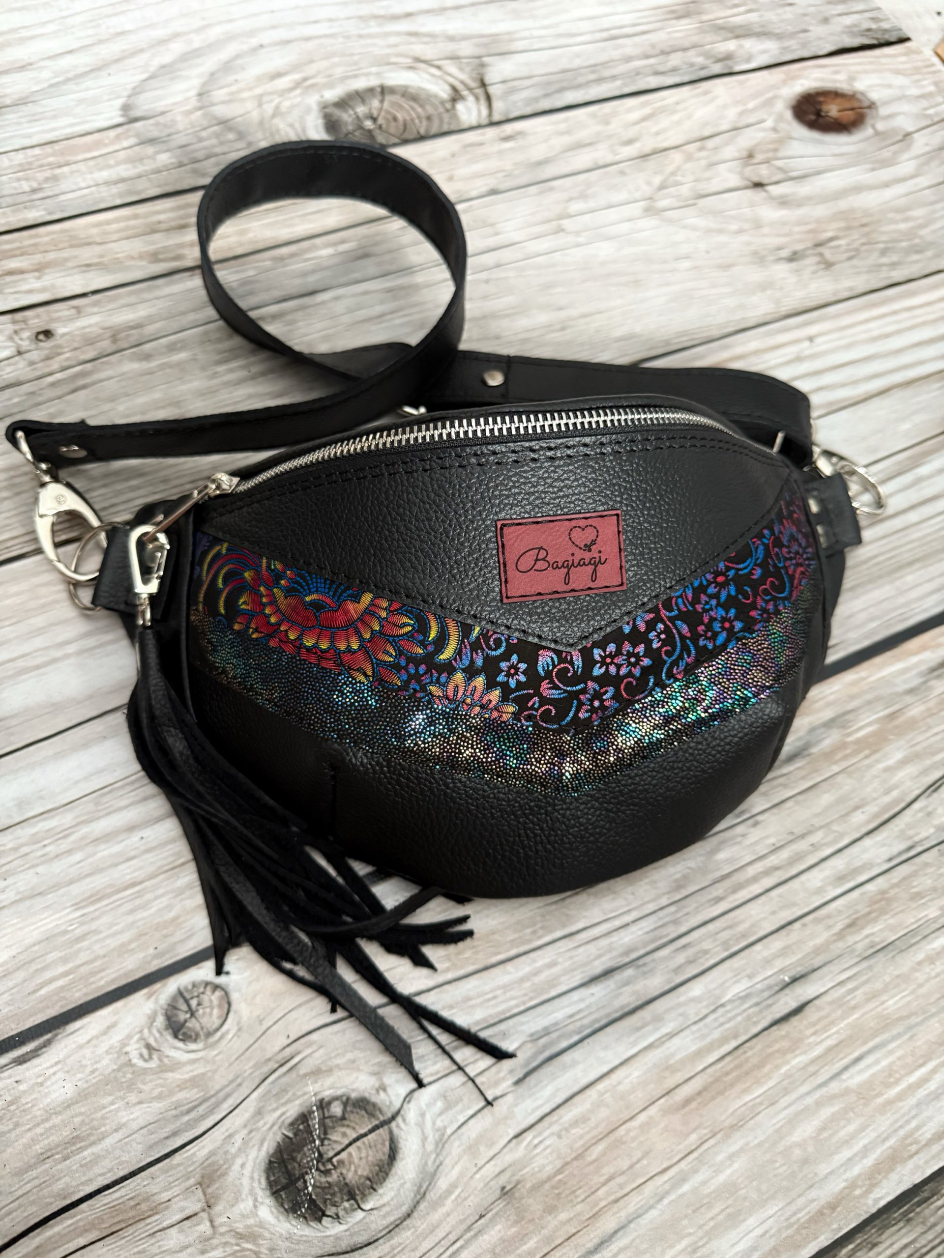 Saszetka nerka skórzana Teczowe paisley/kropeczki benzynka