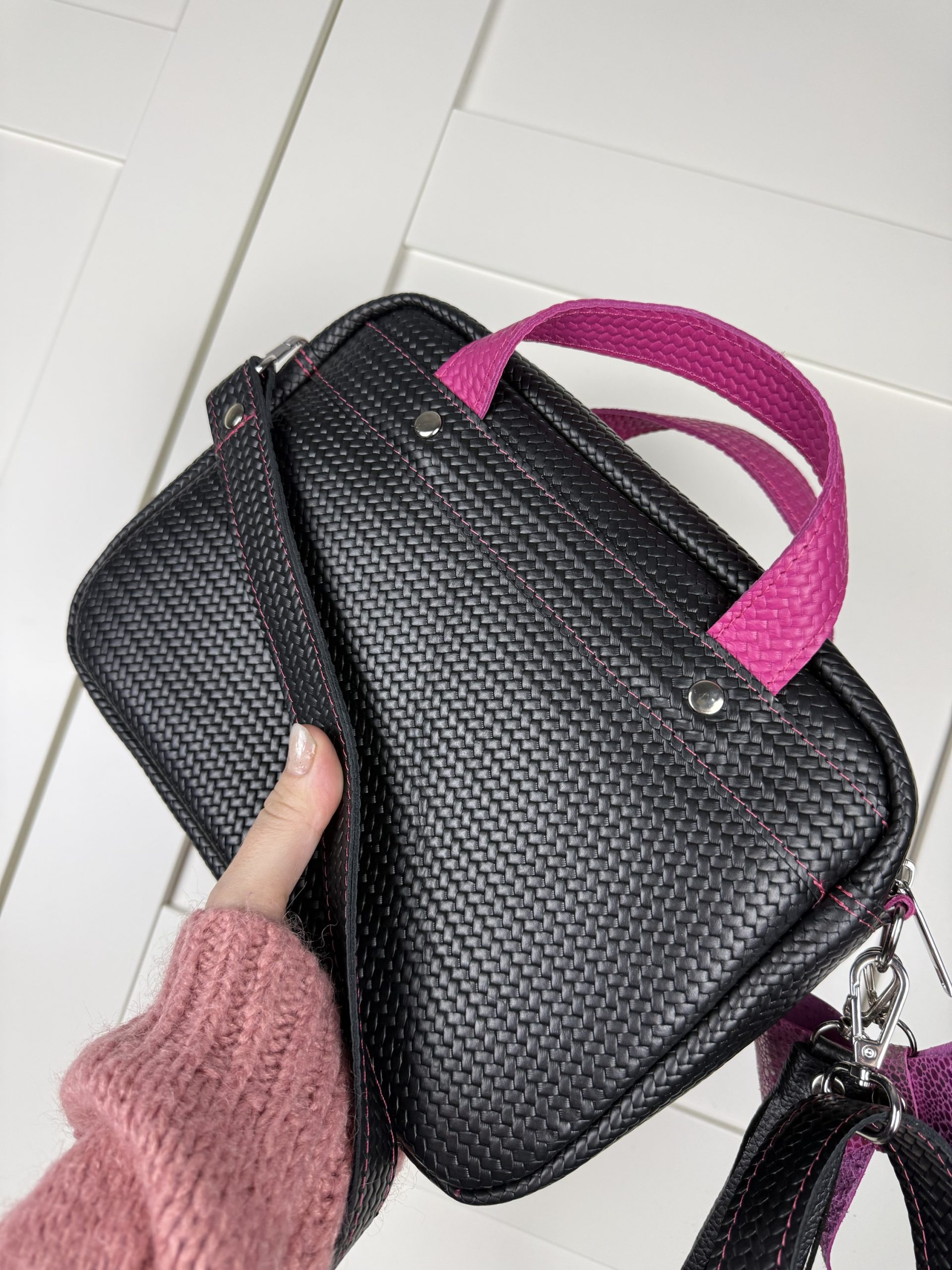 Kuferek skórzany Slavic wraps plecionka fuksja/czerń - obrazek 3