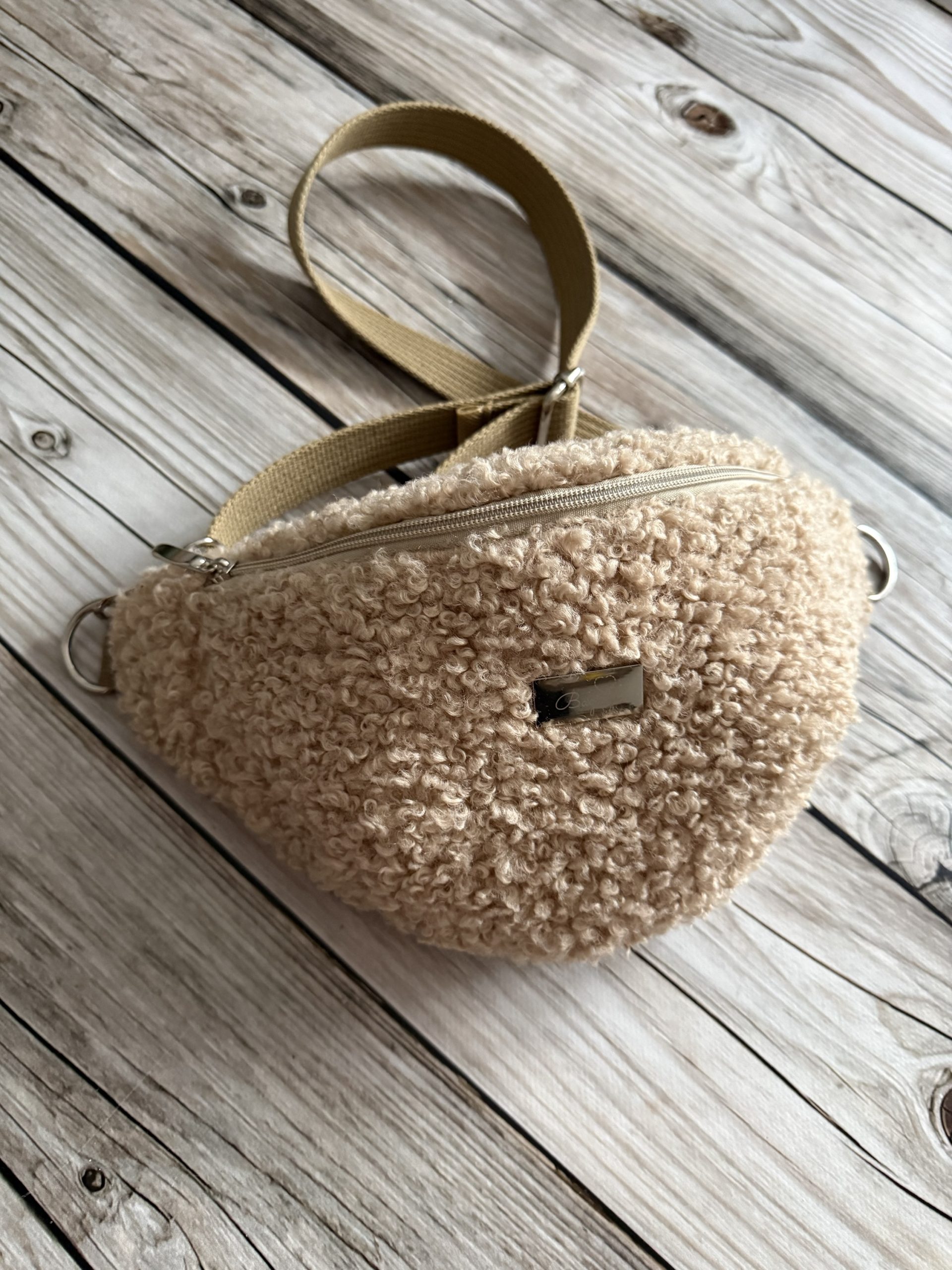 Nerka Fluffy baranek beż rozmiar L