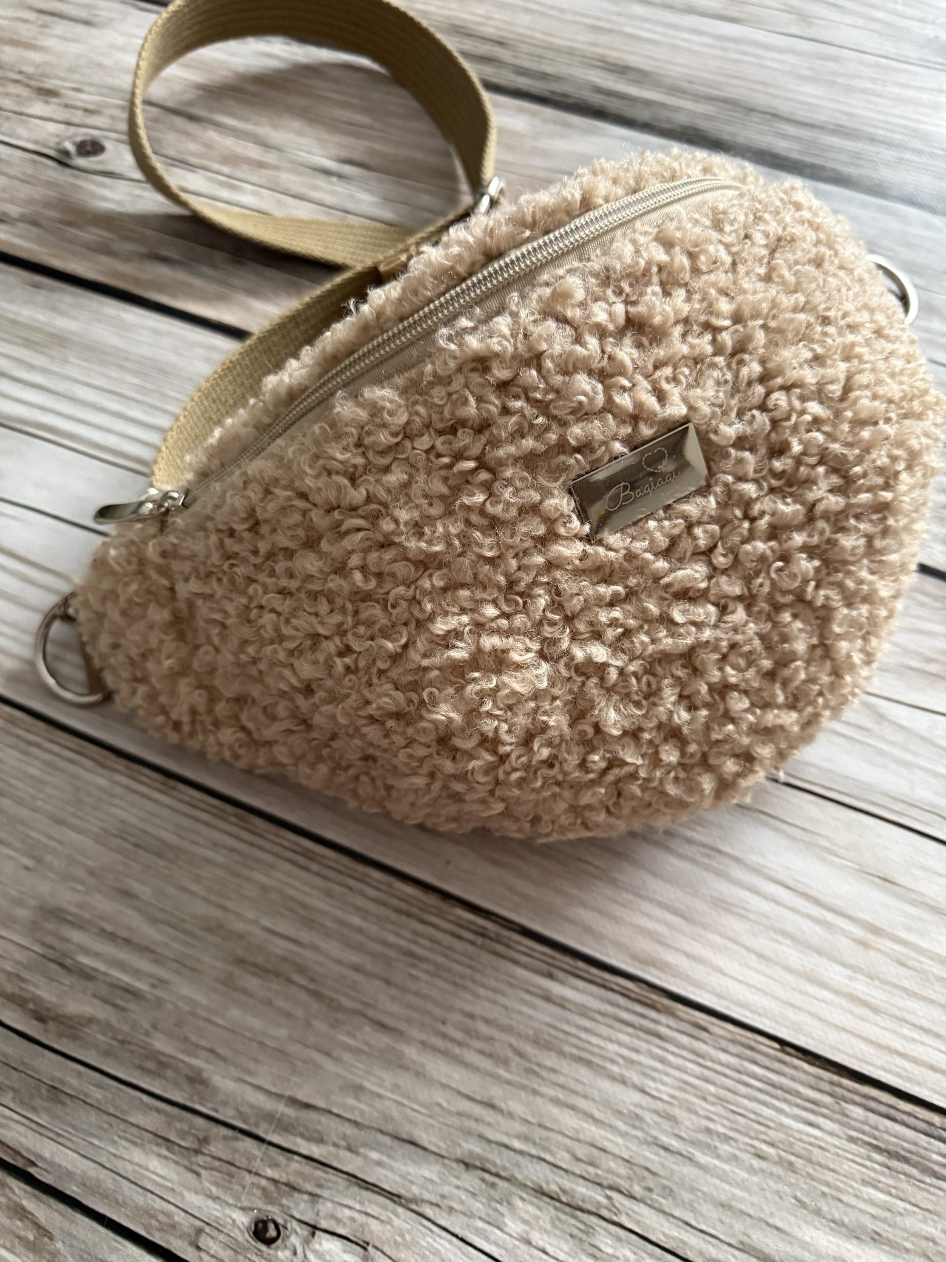 Nerka Fluffy baranek beż rozmiar L - obrazek 4